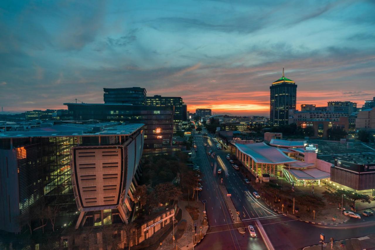 Radisson Blu Gautrain Hotel, Sandton Johannesburg Exterior photo