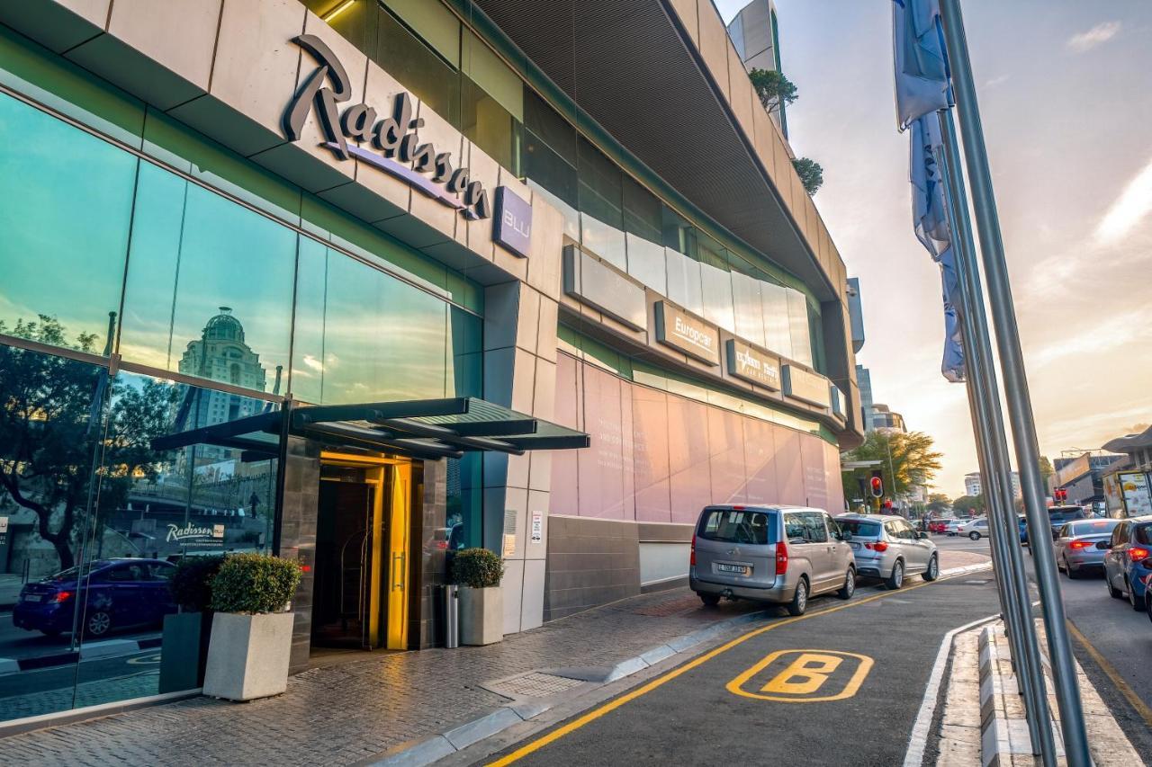 Radisson Blu Gautrain Hotel, Sandton Johannesburg Exterior photo