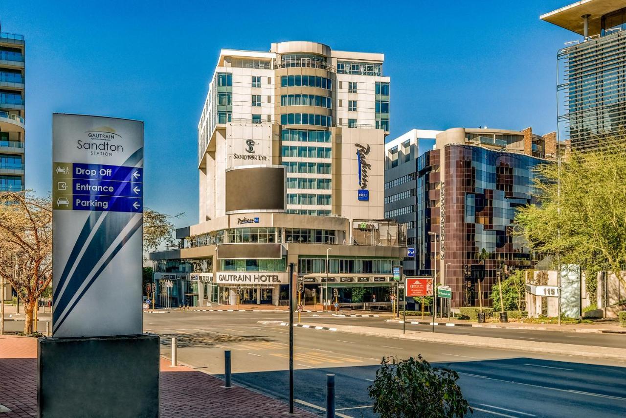 Radisson Blu Gautrain Hotel, Sandton Johannesburg Exterior photo