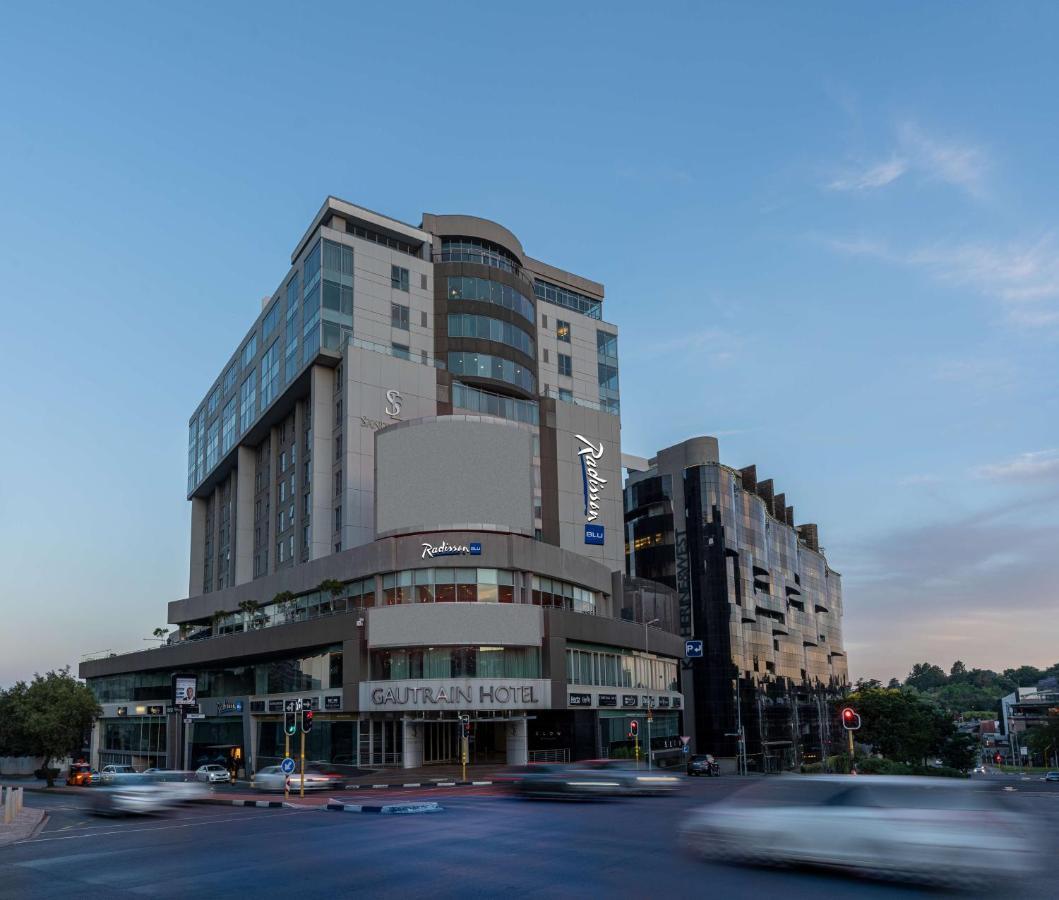 Radisson Blu Gautrain Hotel, Sandton Johannesburg Exterior photo