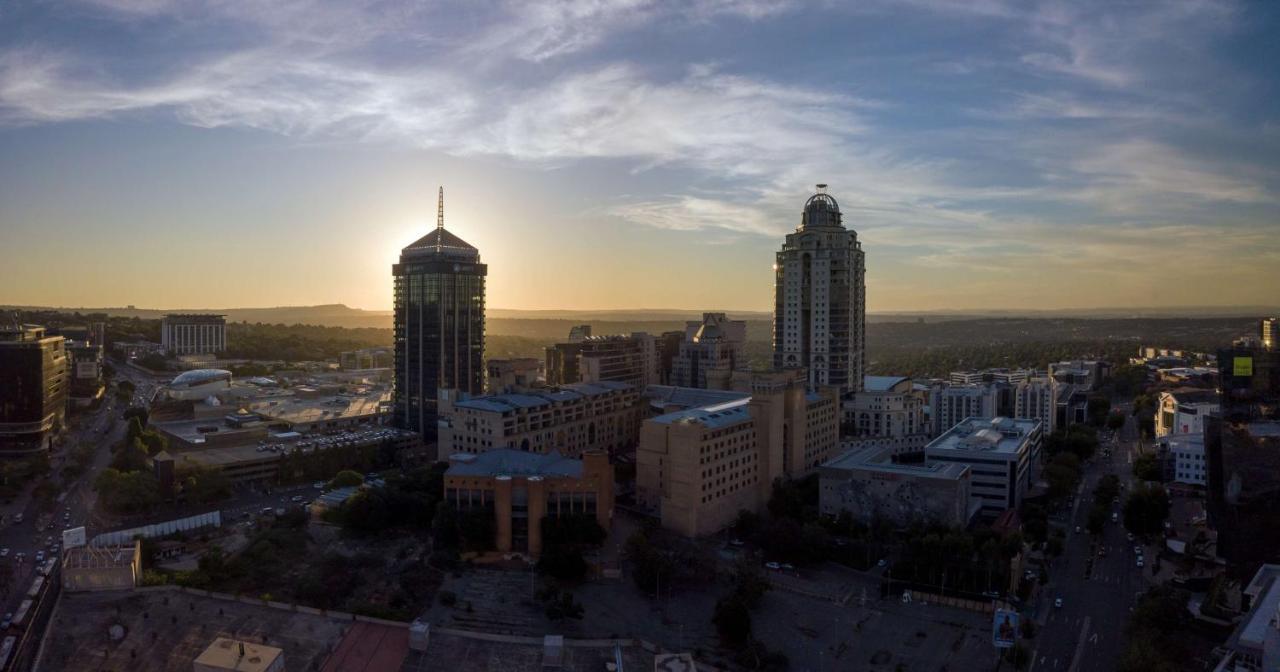 Radisson Blu Gautrain Hotel, Sandton Johannesburg Exterior photo