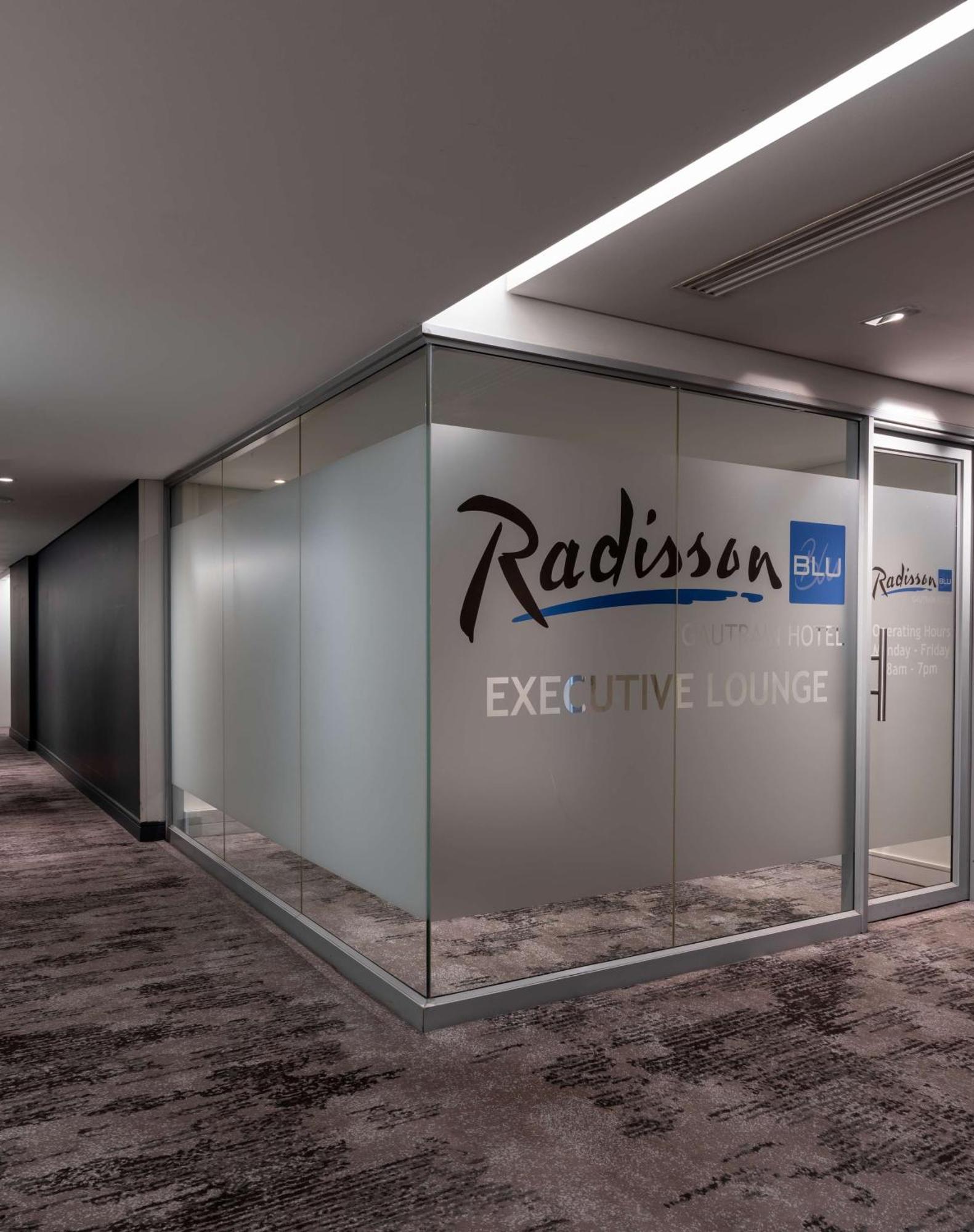 Radisson Blu Gautrain Hotel, Sandton Johannesburg Exterior photo