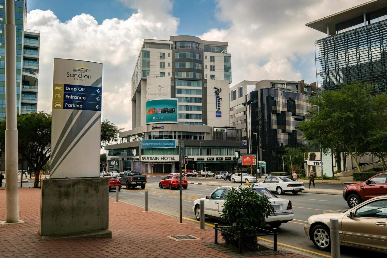 Radisson Blu Gautrain Hotel, Sandton Johannesburg Exterior photo