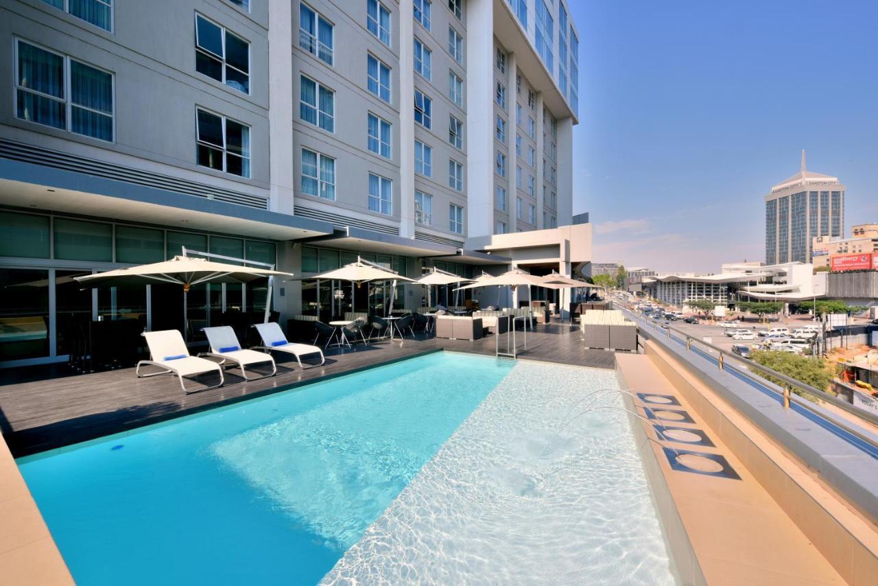 Radisson Blu Gautrain Hotel, Sandton Johannesburg Exterior photo